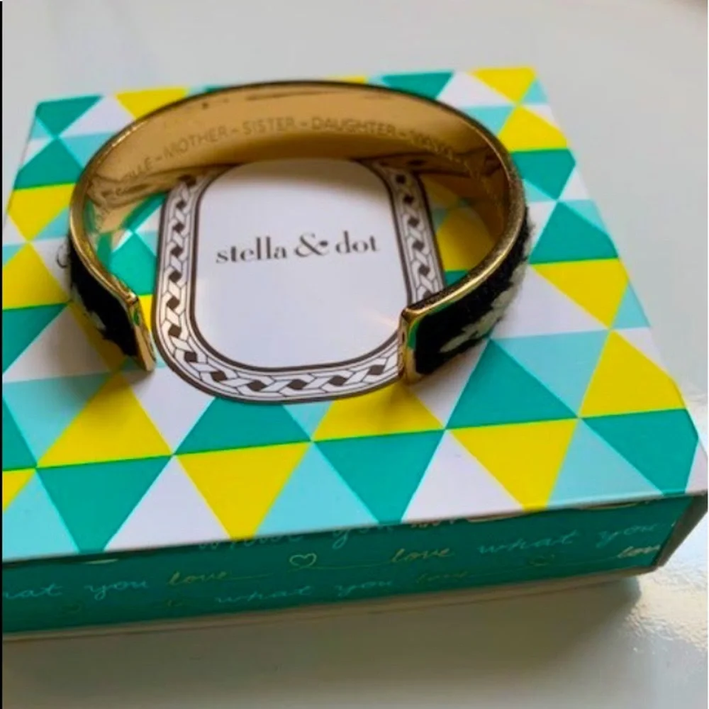 Stella & Dot Illuminate Cuff - Picture 3 of 3